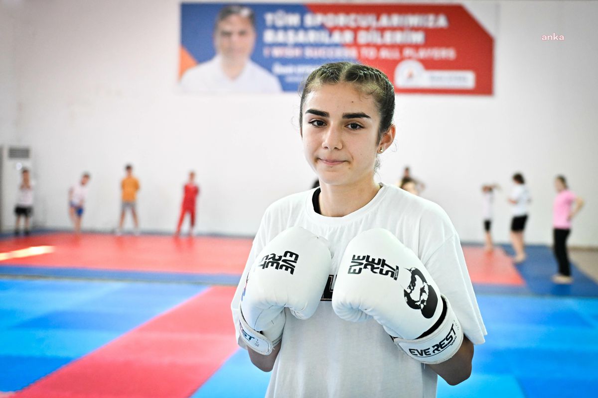 Antalya\'da Yaz Spor Okullarında Boksa Başlayan Büşra Daşkın Altın Madalya Kazandı