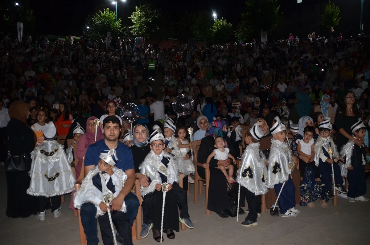 Muş\'ta Belediyenin Çağrısıyla 120 Çocuk İçin Sünnet Şöleni Düzenlendi