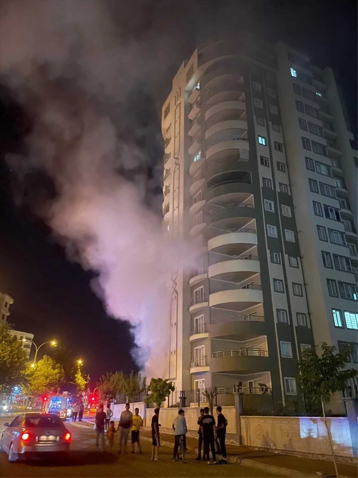 Şanlıurfa\'da çıkan yangında dumandan etkilenen kişi hastaneye kaldırıldı
