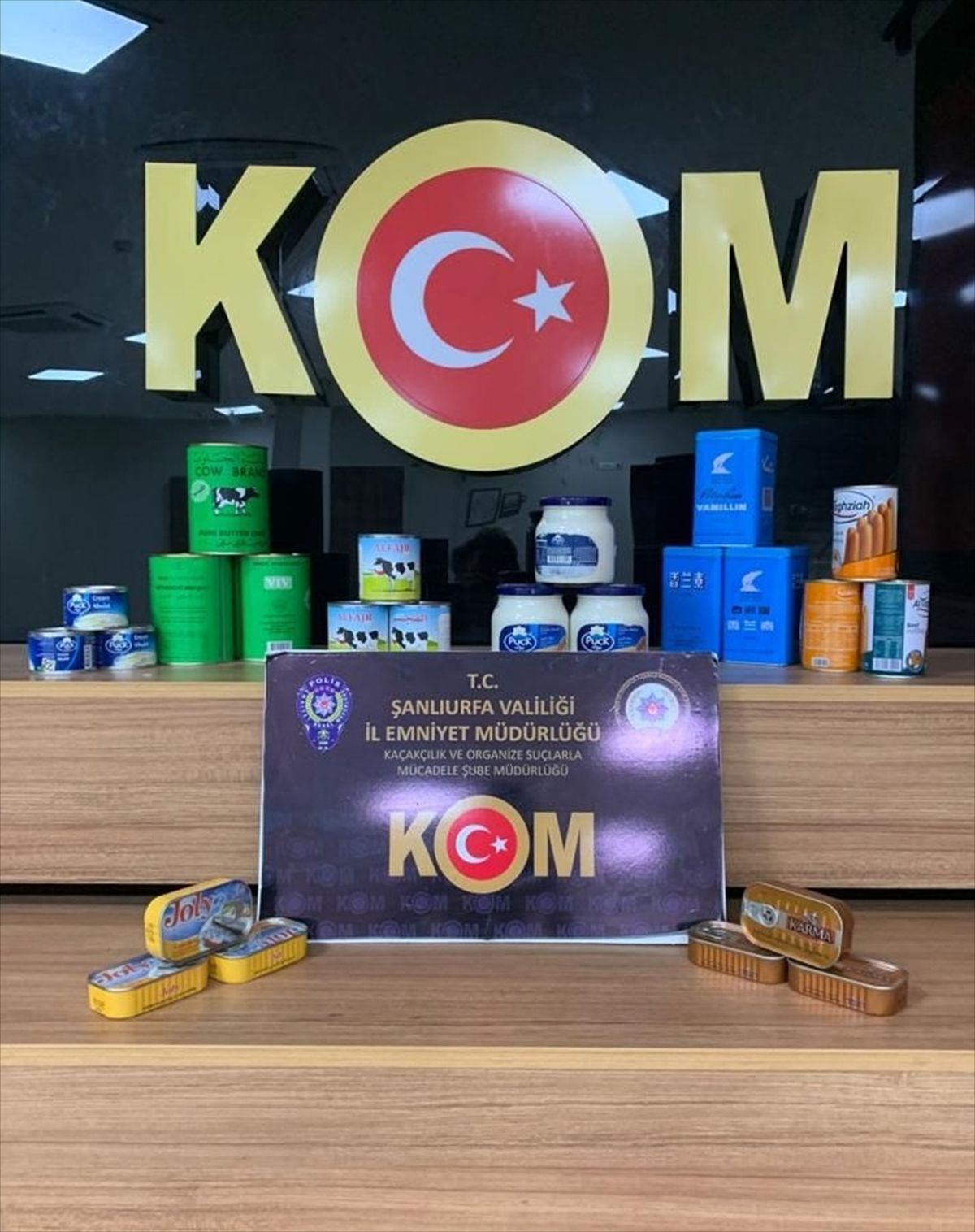 Şanlıurfa\'da Kaçakçılık Operasyonu: 4 Bin 489 Gıda Ürünü Ele Geçirildi