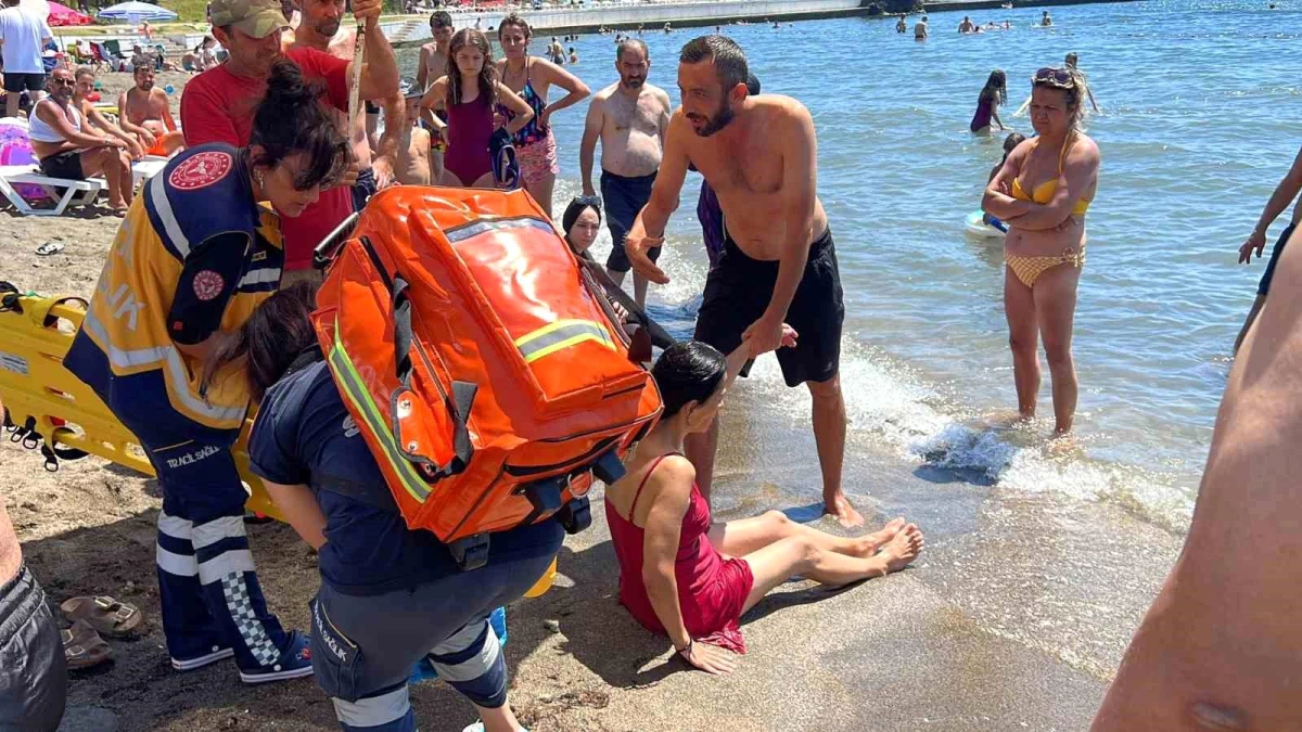 Sinop\'ta Serinlemek İçin Denize Giren Kişi Boğulma Tehlikesi Geçirdi