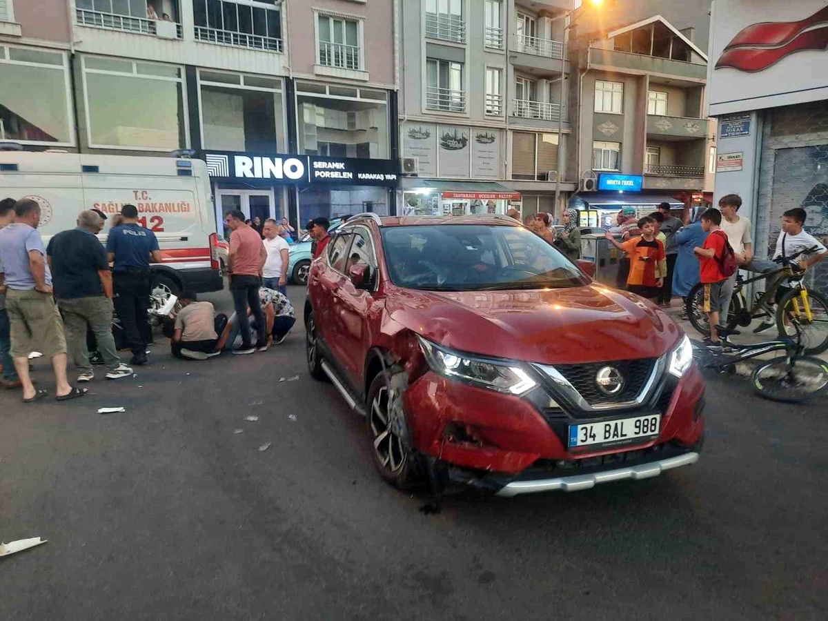Tekirdağ\'da Araç ile Motosiklet Çarpıştı: Motosiklet Sürücüsü Yaralandı
