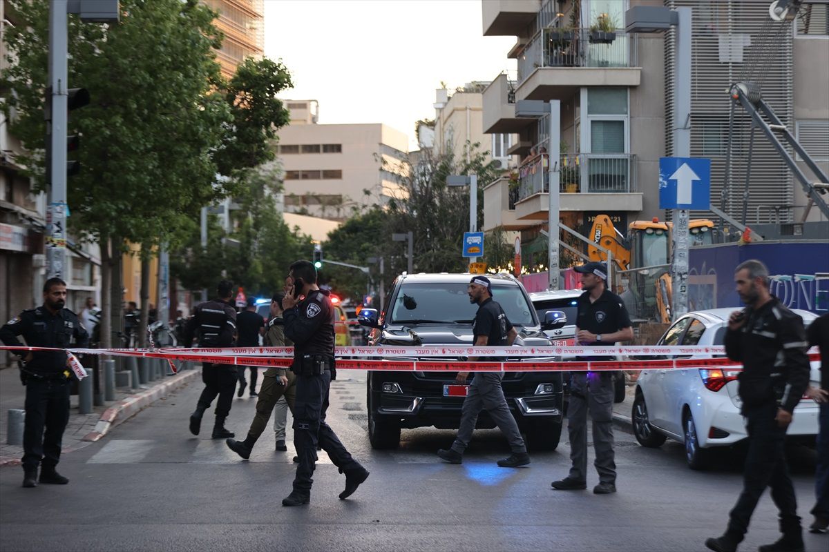 Tel Aviv\'de silahlı saldırı: Bir kişi ağır yaralandı, saldırgan öldürüldü