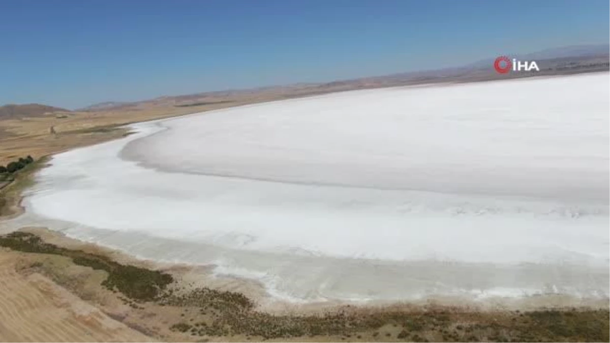 Tuzla Gölü\'nde görsel şölen: Beyaza büründü