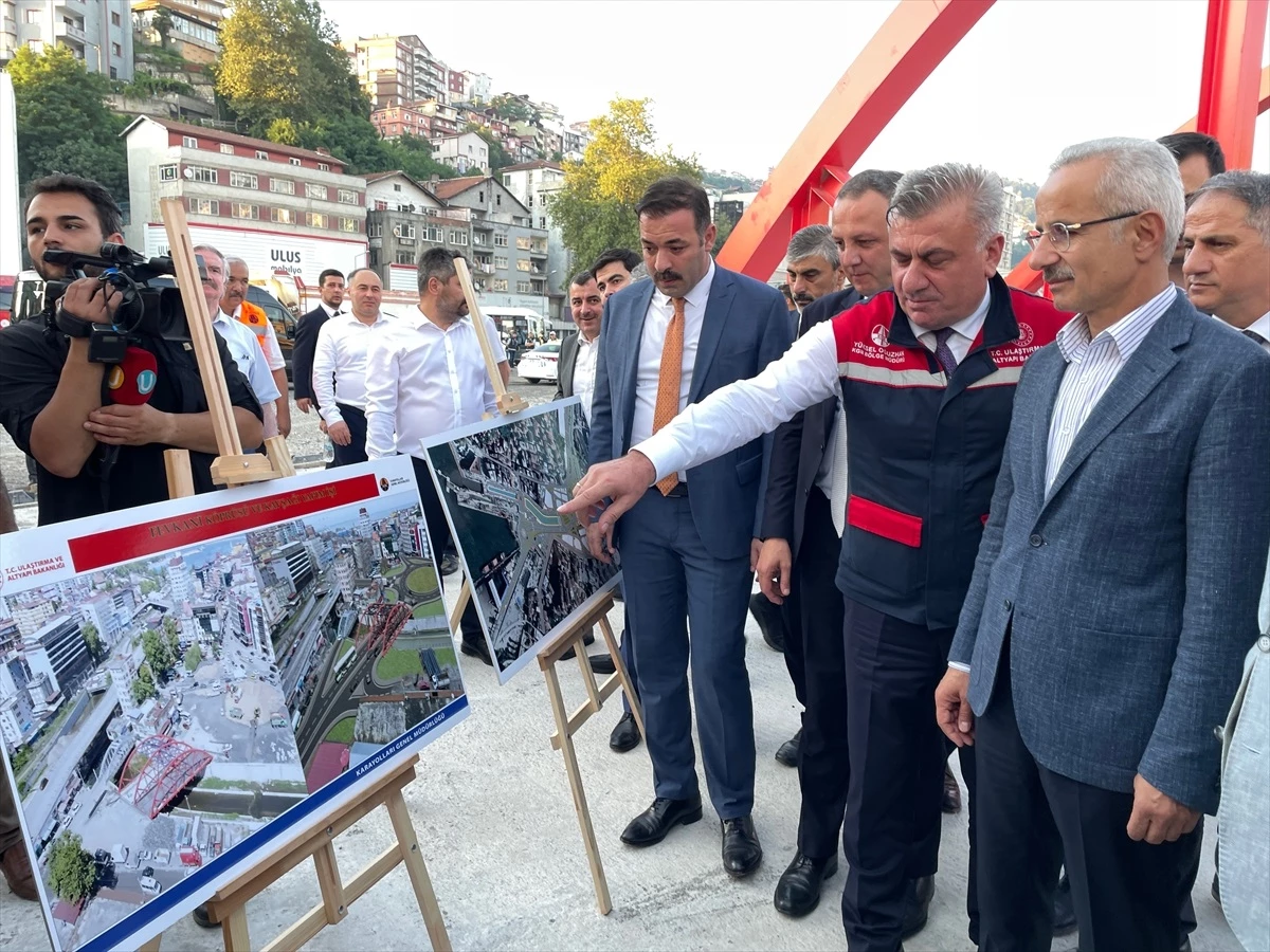 Ulaştırma Bakanı Zonguldak\'ta İncelemelerde Bulundu