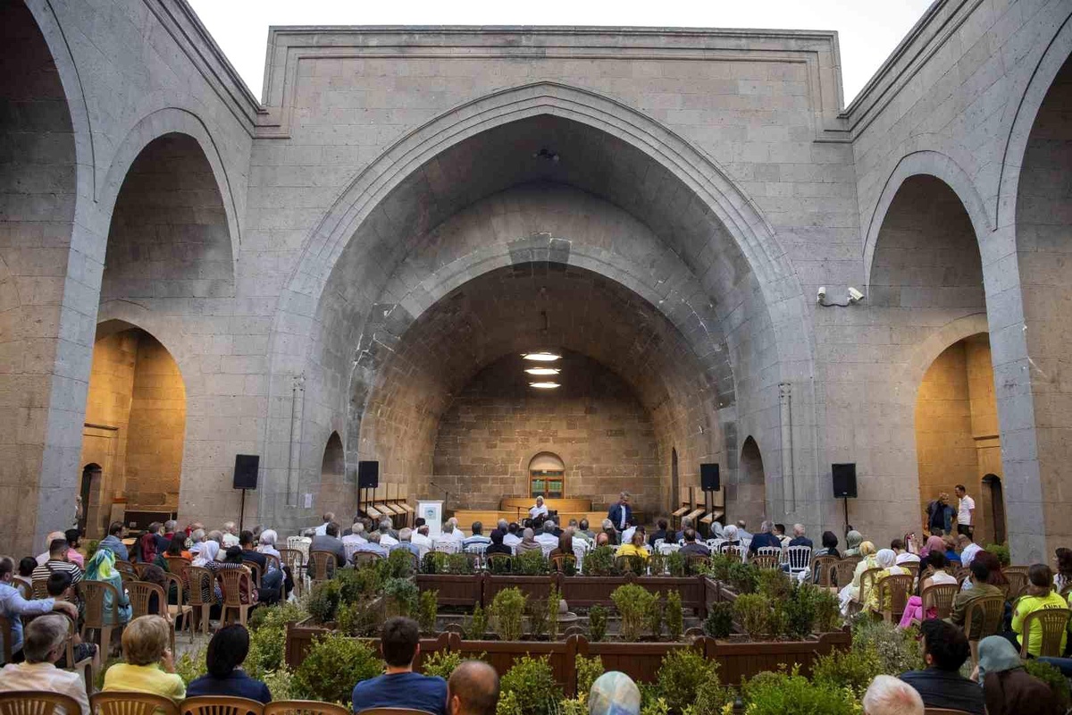 Kayseri Büyükşehir Belediyesi \'Eyvan Sohbetleri\' Programına Katıldı