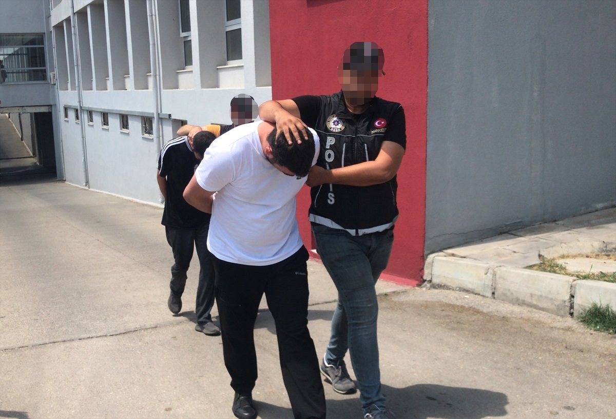 Adana\'da Otomobilde Sentetik Uyuşturucu Ele Geçirildi