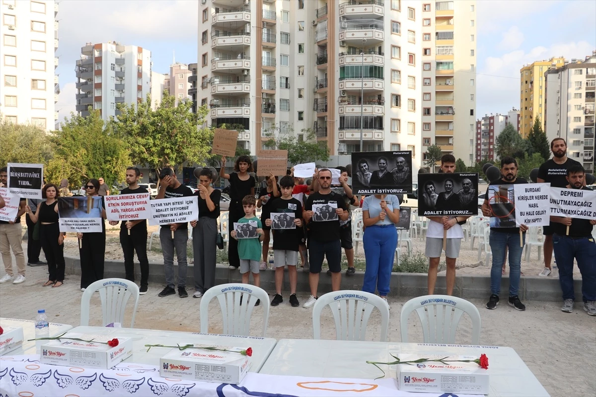 Adana\'da depremde yıkılan Tutar Apartmanı\'nda yaşamını yitirenler anıldı