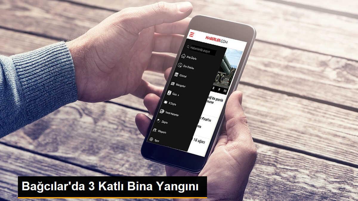 Bağcılar\'da 3 Katlı Binanın Çatısı Alev Alev Yanarken Yangın Söndürüldü