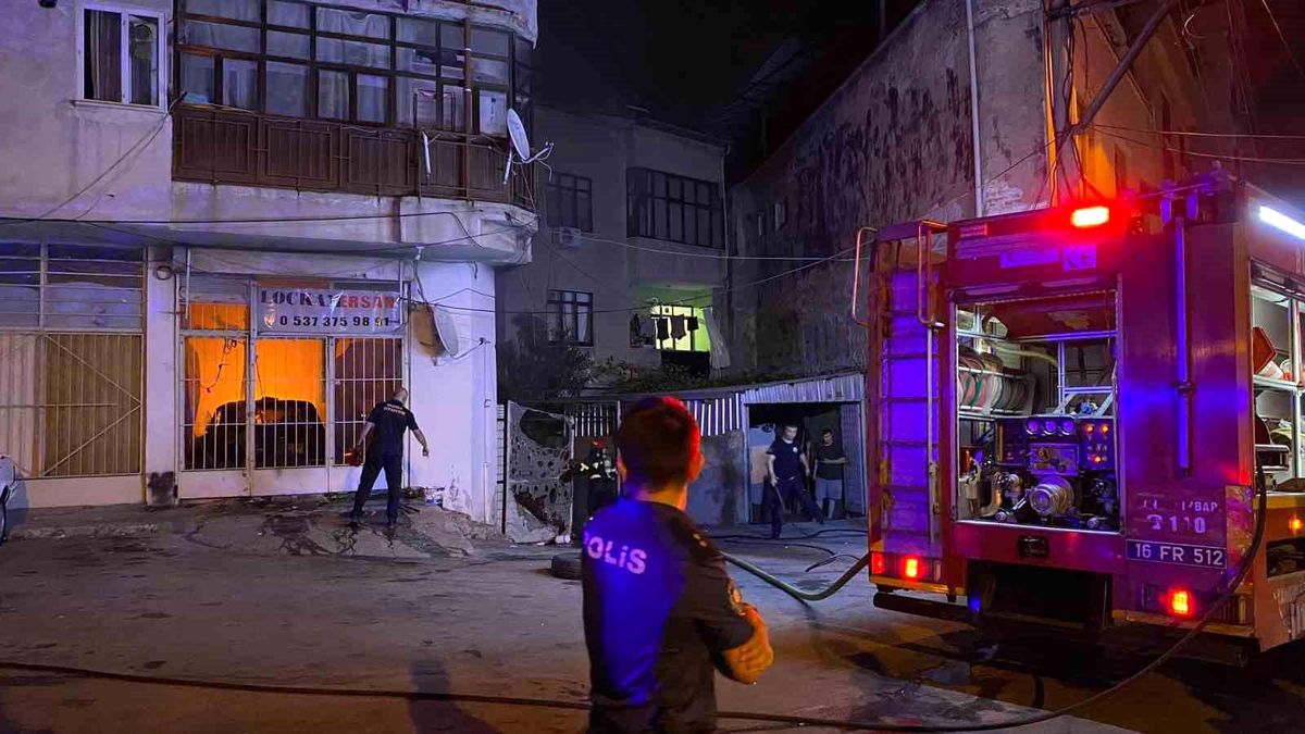 Bursa\'da Bahçede Çıkan Yangın 6 Katlı Binaya ve İş Yerine Sıçradı