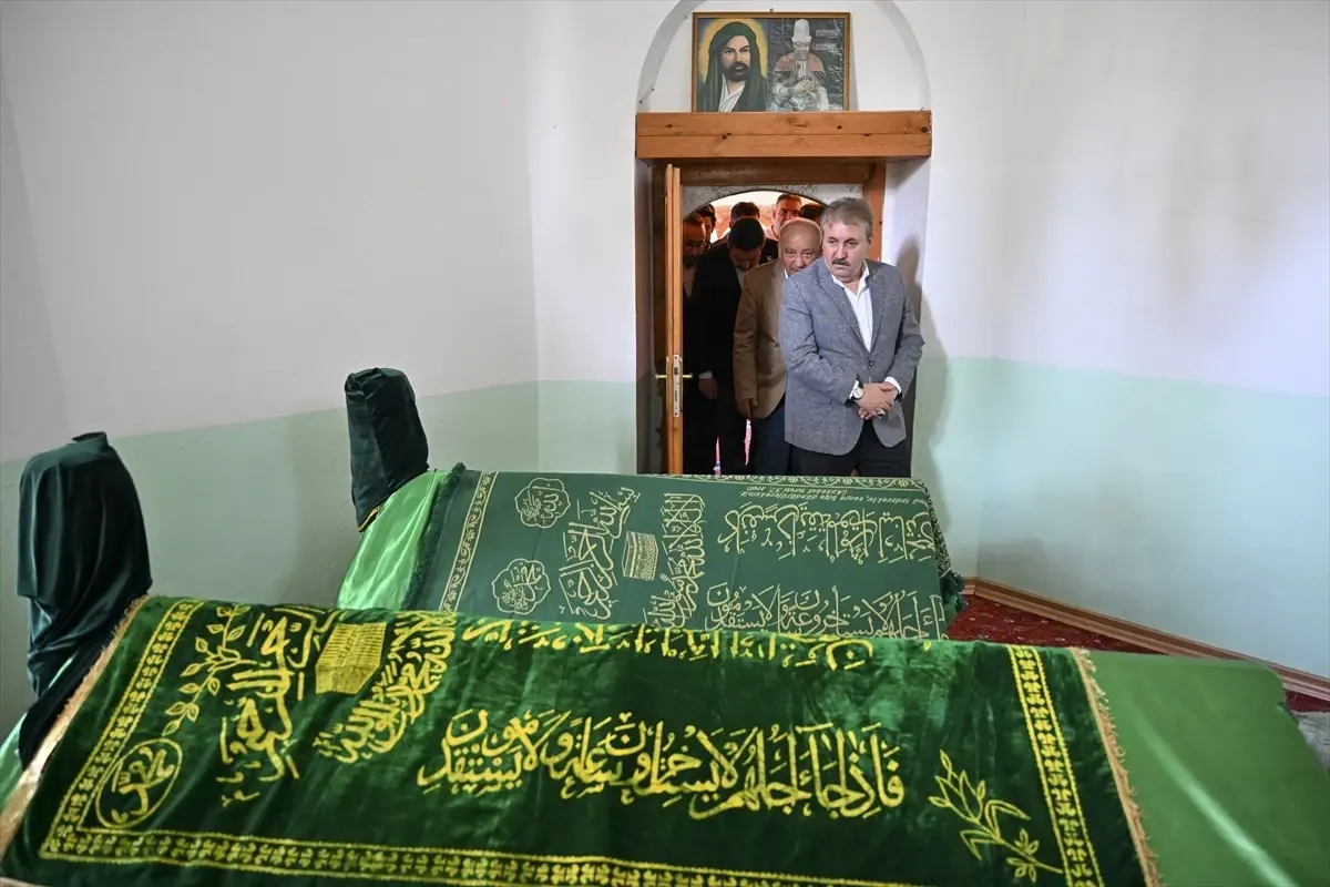 BBP Genel Başkanı Mustafa Destici, Şah Kalender Sultan Ocağı\'ndaki Aşure Etkinliğine Katıldı