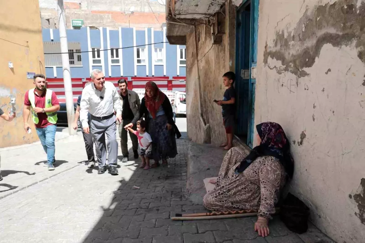 Şanlıurfa Büyükşehir Belediye Başkanı Zeynel Abidin Beyazgül, Vatandaşlarla Ev Ziyaretlerinde Buluştu