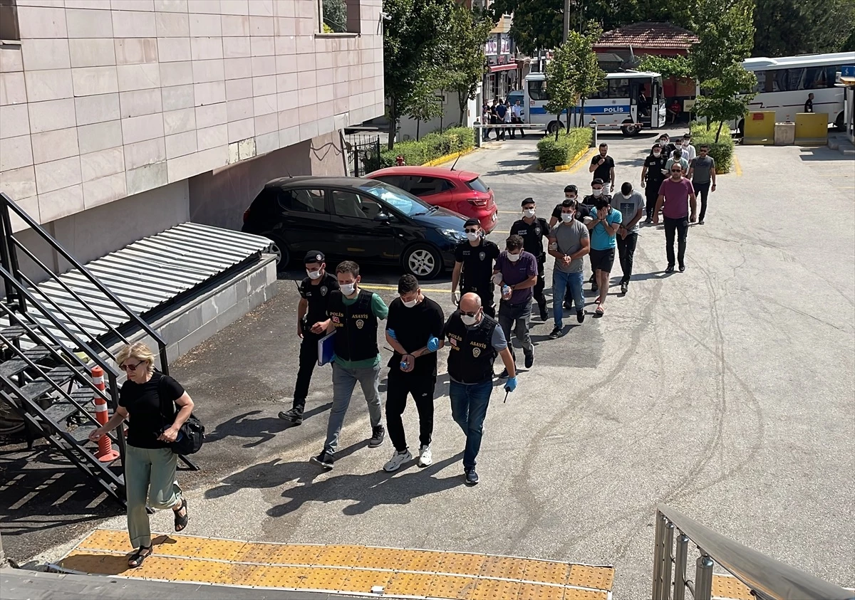 Eskişehir\'de çıkan kavgada bıçaklanan kişinin ölümüne ilişkin 1 kişi tutuklandı, 8 kişi serbest bırakıldı