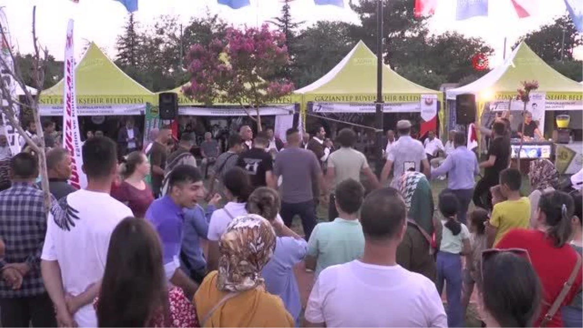 Gaziantep\'te Hemşehriler Derneği Festivali\'nde Şanlıurfa Standı\'na yoğun ilgi