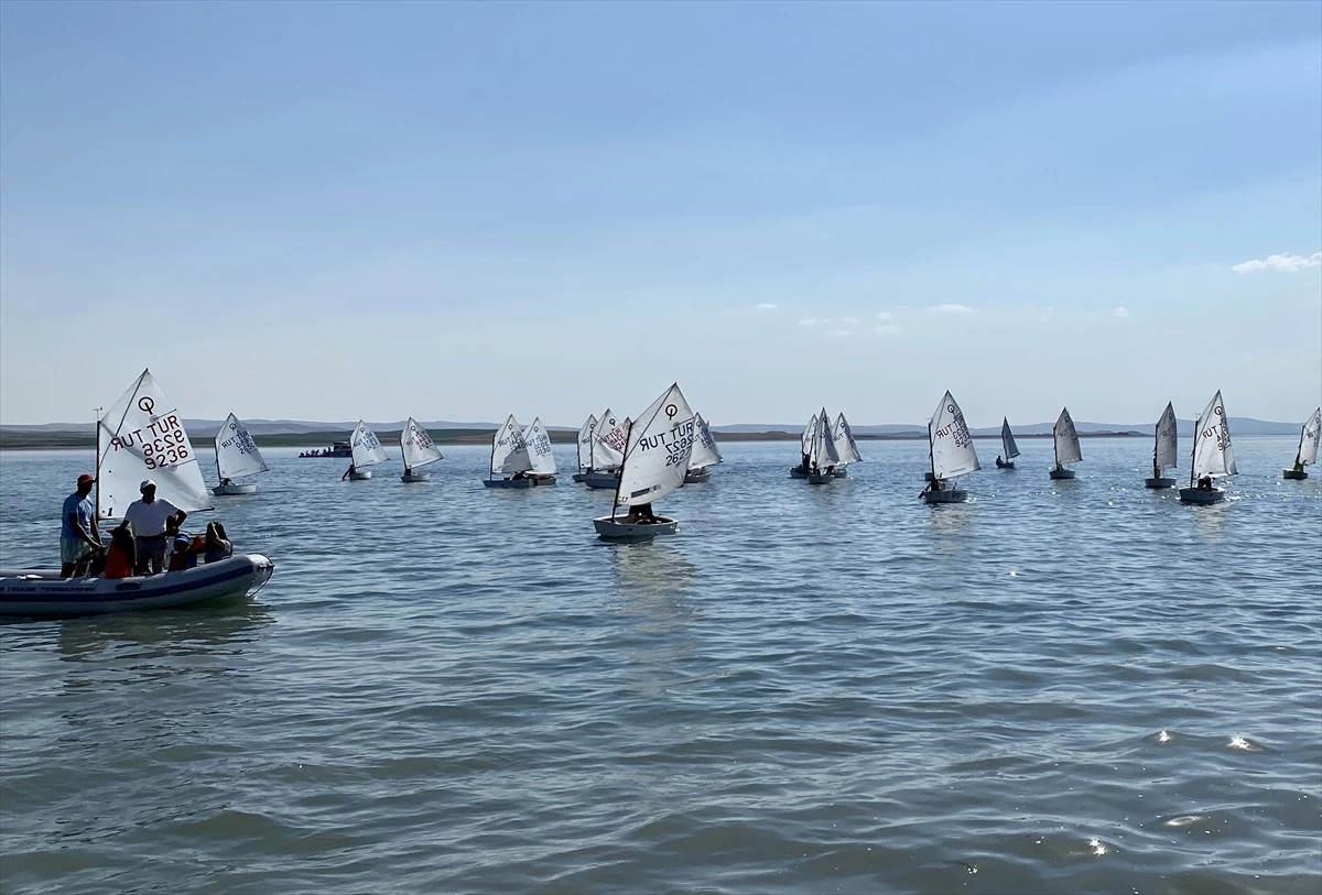 Kırşehir\'de Hirfanlı Baraj Gölü Optimist Yelken Yarışları Tamamlandı