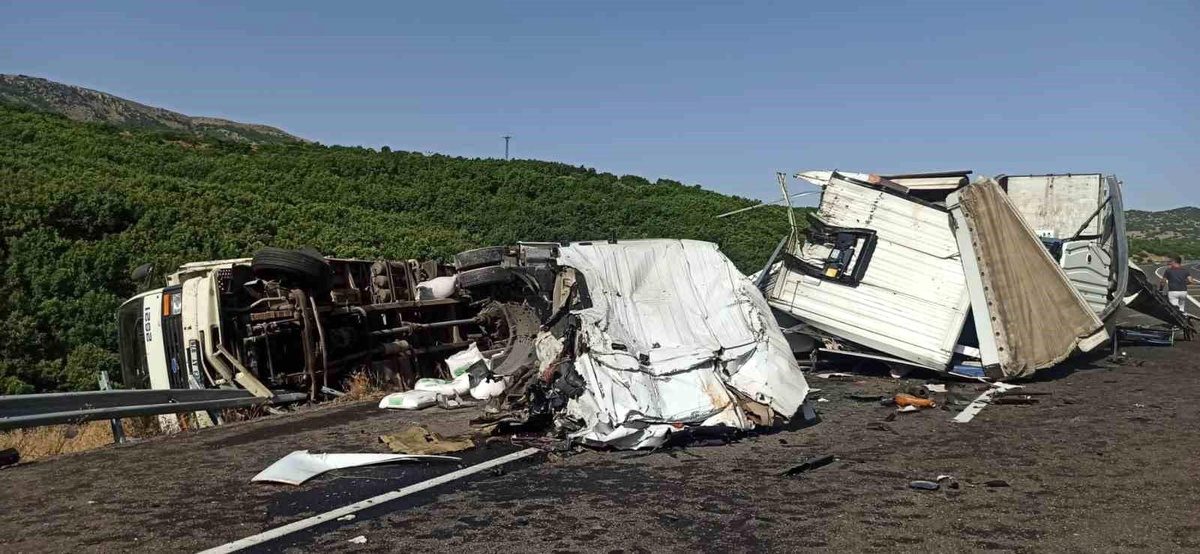 Elazığ\'da kamyon ile tırın çarpışması sonucu trafik kazası: 1 yaralı
