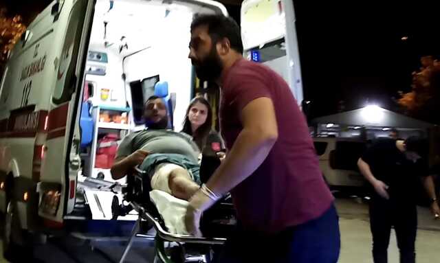 Komşuların gürültü kavgasında kan aktı! 2'si ağır 3 kişi yaralandı Komşuların gürültü kavgasında kan aktı! 2'si ağır 3 kişi yaralandı