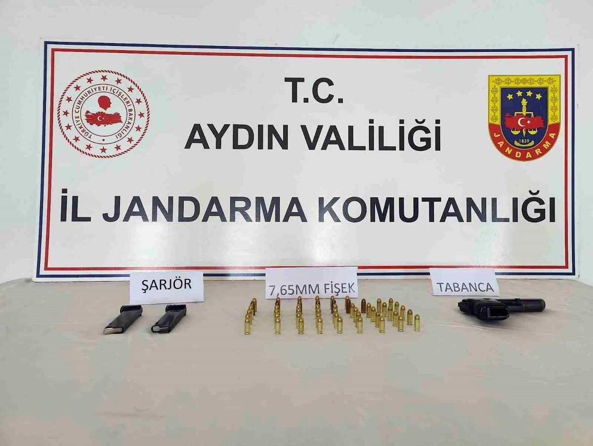Kuşadası\'nda yapılan aramada ruhsatsız tabanca ele geçirildi