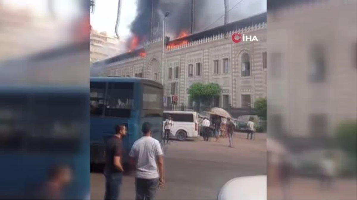 Mısır\'da Evkaf Bakanlığı binasında yangın çıktı