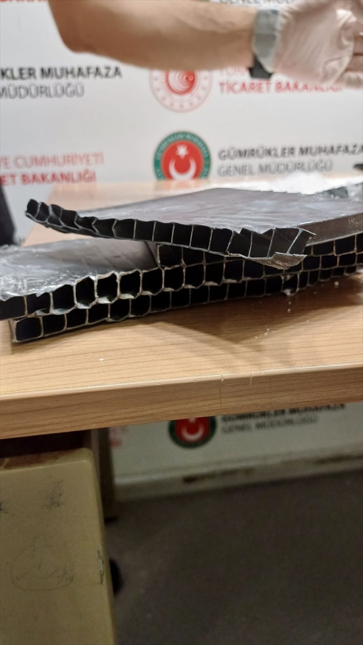 Sabiha Gökçen Havalimanı\'nda 2 Kilo 68 Gram Metamfetamin Ele Geçirildi