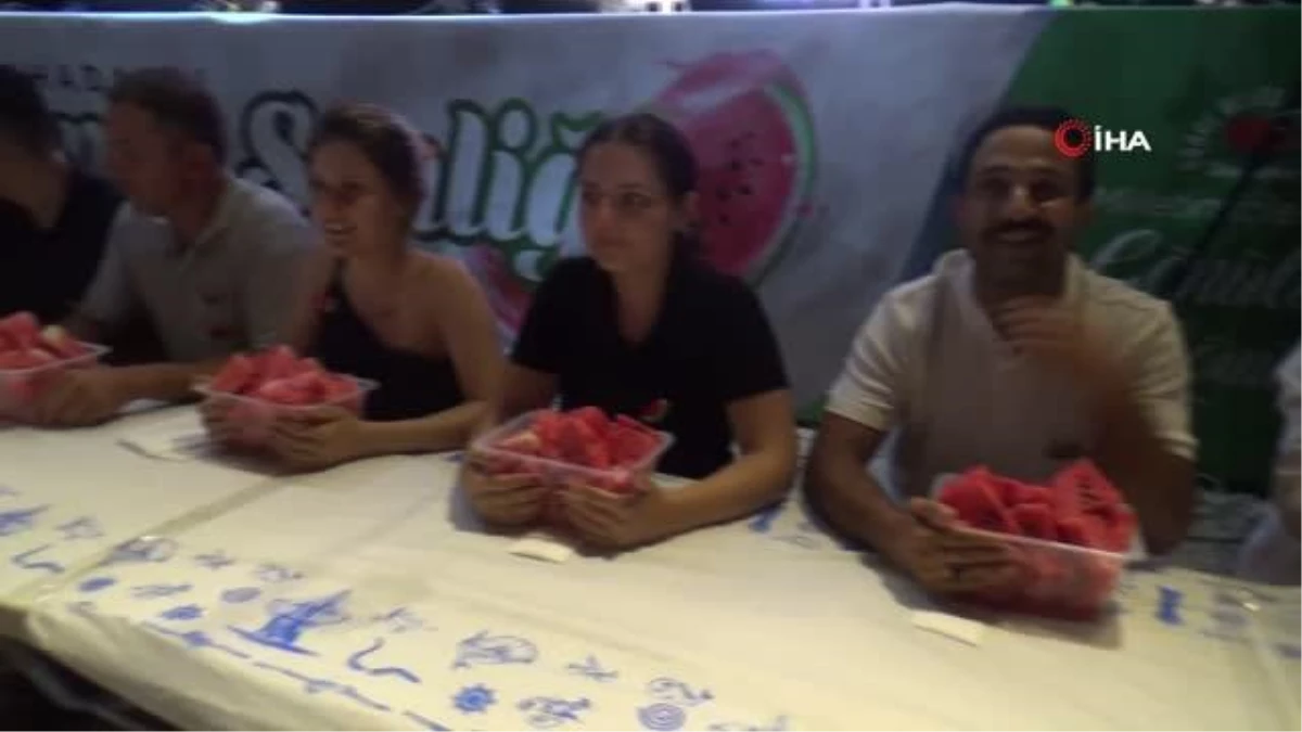 Tekirdağ\'da Karpuz Yeme Yarışması: 2 Kilo Karpuzu Yiyen Altın Kazandı