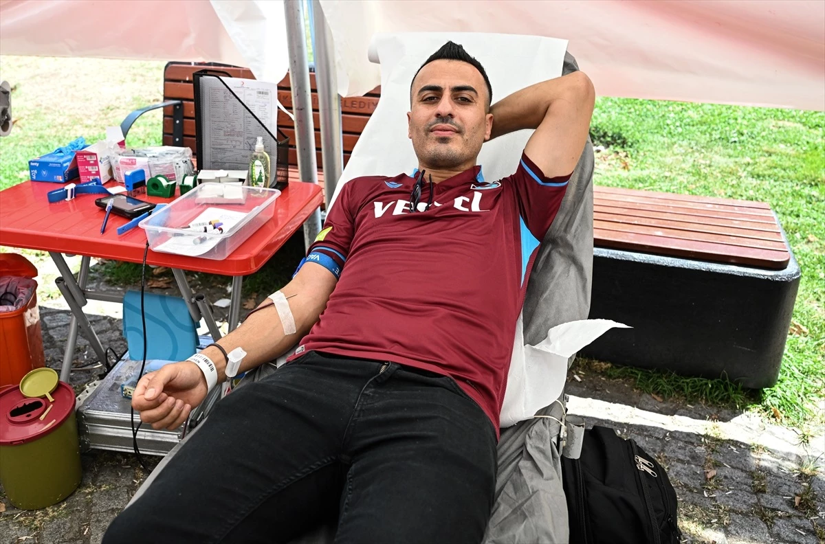 Kızılay ve Trabzonspor Taraftarı Kan Bağışı Kampanyası Düzenledi