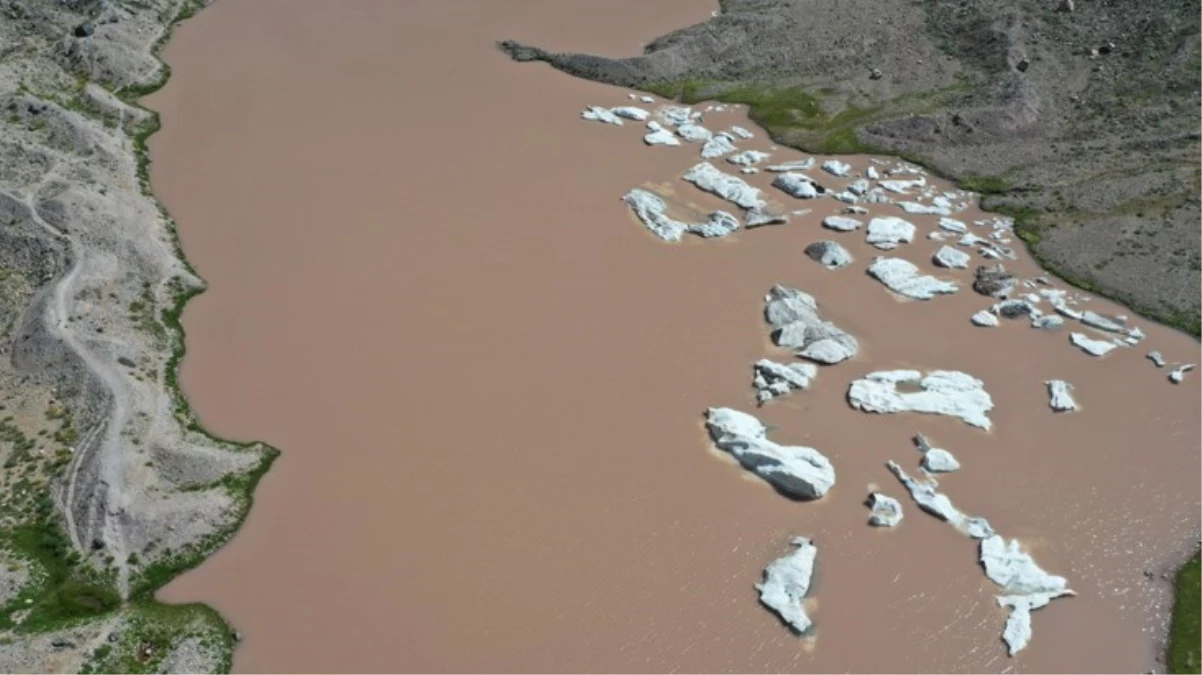 Cilo Dağı\'ndaki Buzullar Küresel Isınma Nedeniyle Eriyor