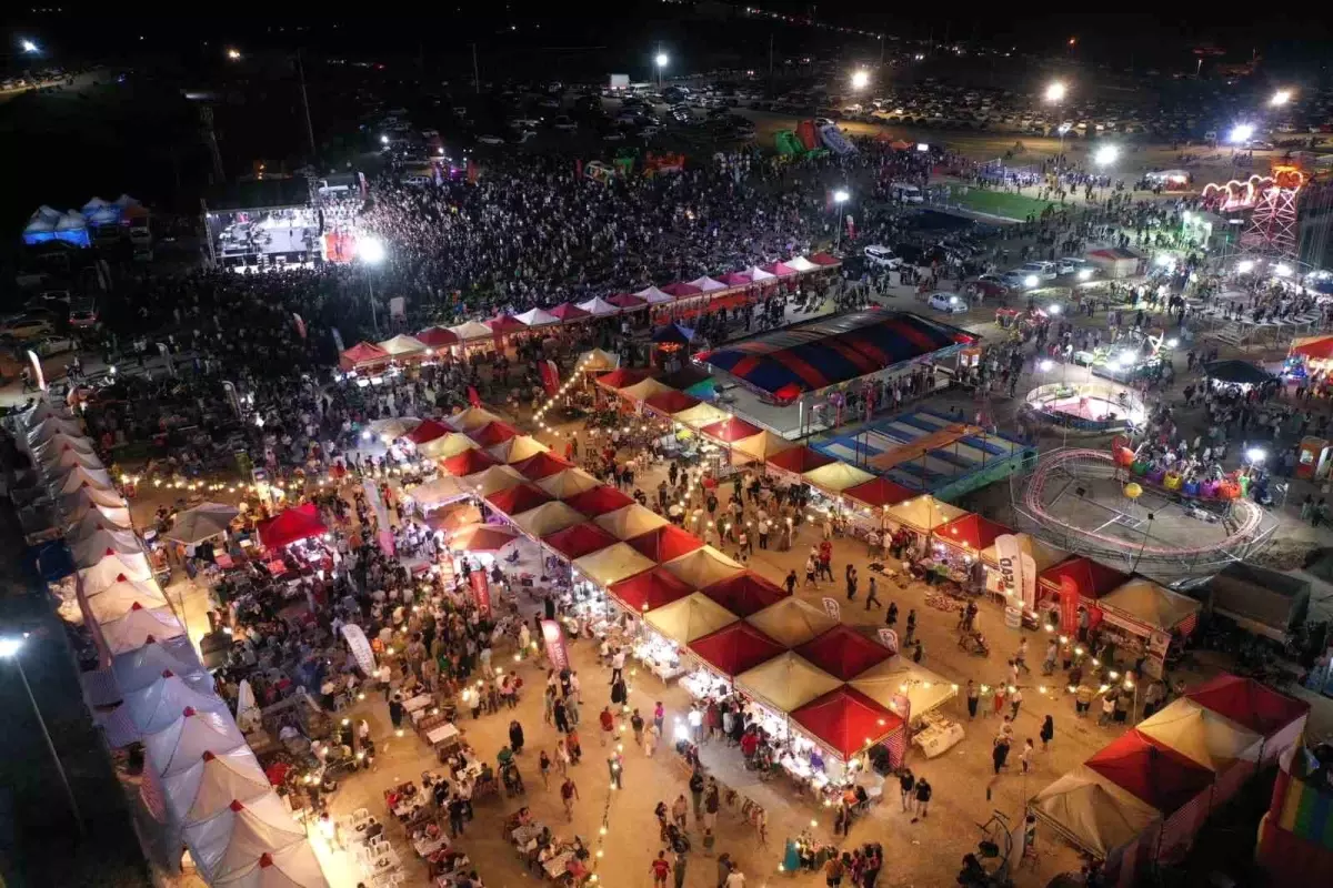 Uşak Belediyesi Gurbetçi Festivali\'nde Hüseyin Kağıt Konseri