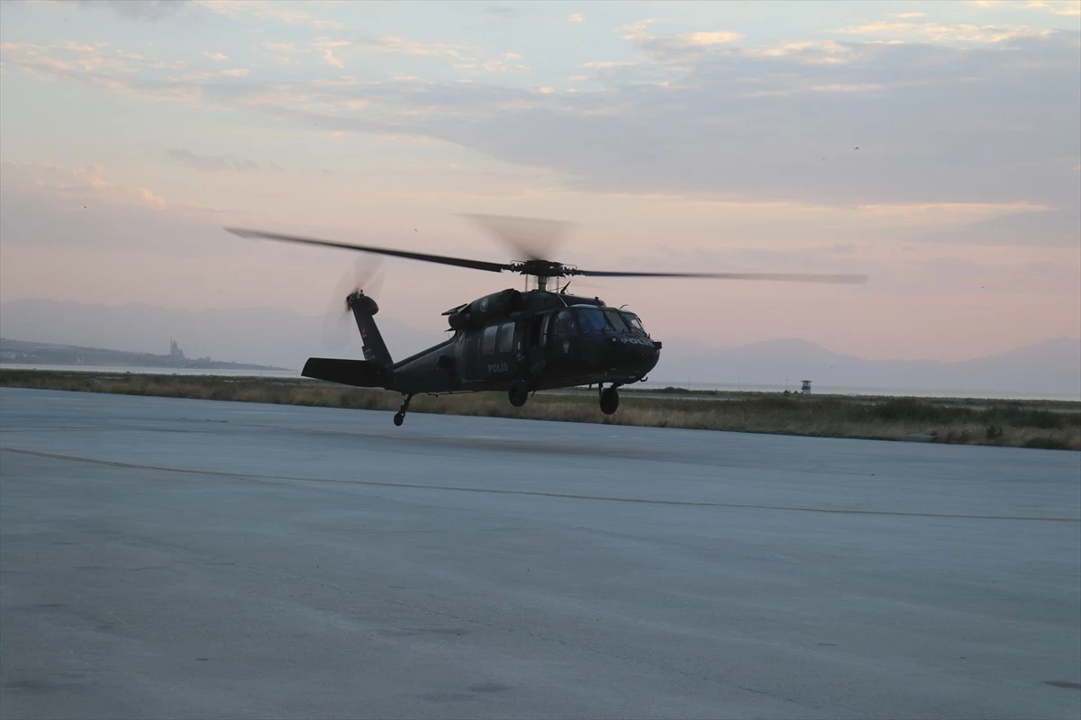 Van\'da hamile kadın polis helikopteriyle hastaneye ulaştırıldı