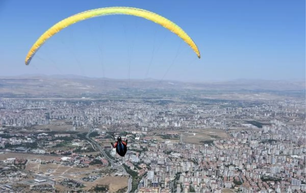 Kayseri\'de Yamaç Paraşütü Mesafe Yarışları Türkiye Şampiyonası Başladı