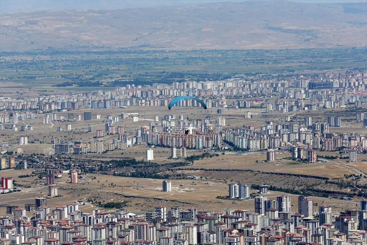 Yamaç Paraşütü Türkiye Şampiyonası Kayseri\'de başladı