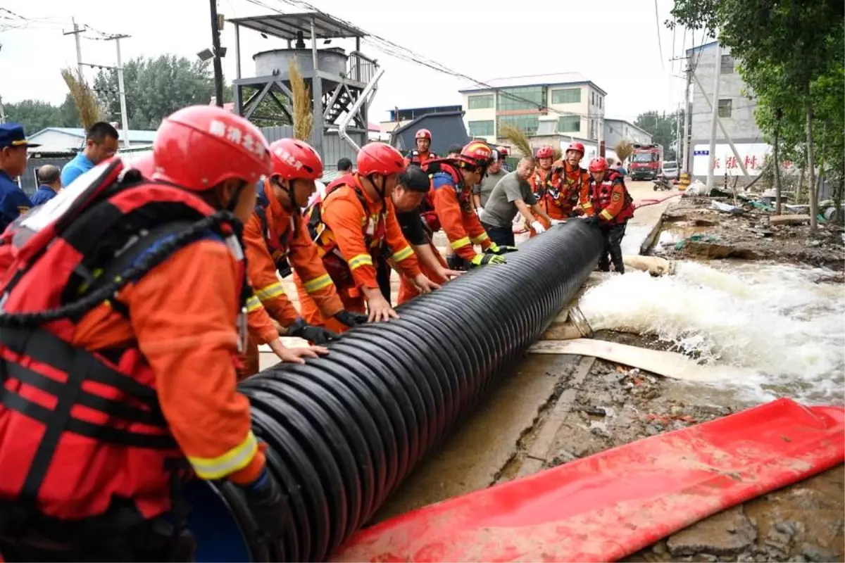 Çin\'in Hebei eyaletinde sel felaketinden sonra temizlik ve kurtarma çalışmaları