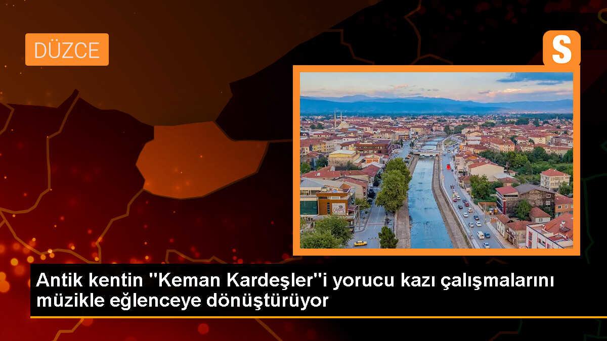 Prusias ad Hypium Antik Kenti\'nde Kazı Yapan İşçiler Müzikle Eğleniyor