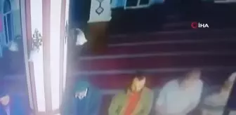 Camide bayılan vatandaşa ilk müdahale cemaatten geldi