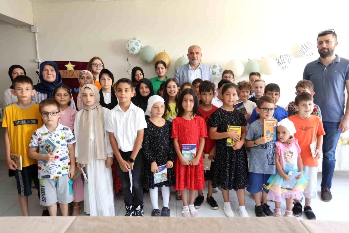 Samsun Canik Belediye Başkanı İbrahim Sandıkçı, Kur\'an-ı Kerim okuyan öğrencilere hediyeler verdi