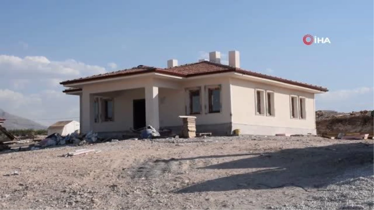 Deprem bölgesi Malatya\'da köy evleri yapımında sona gelindi