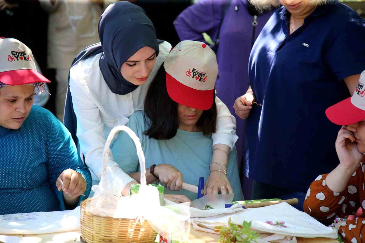 SGM Engelsiz Yaz Kurslarında Öğrenciler Çiçek Baskı Tekniklerini Öğrendi
