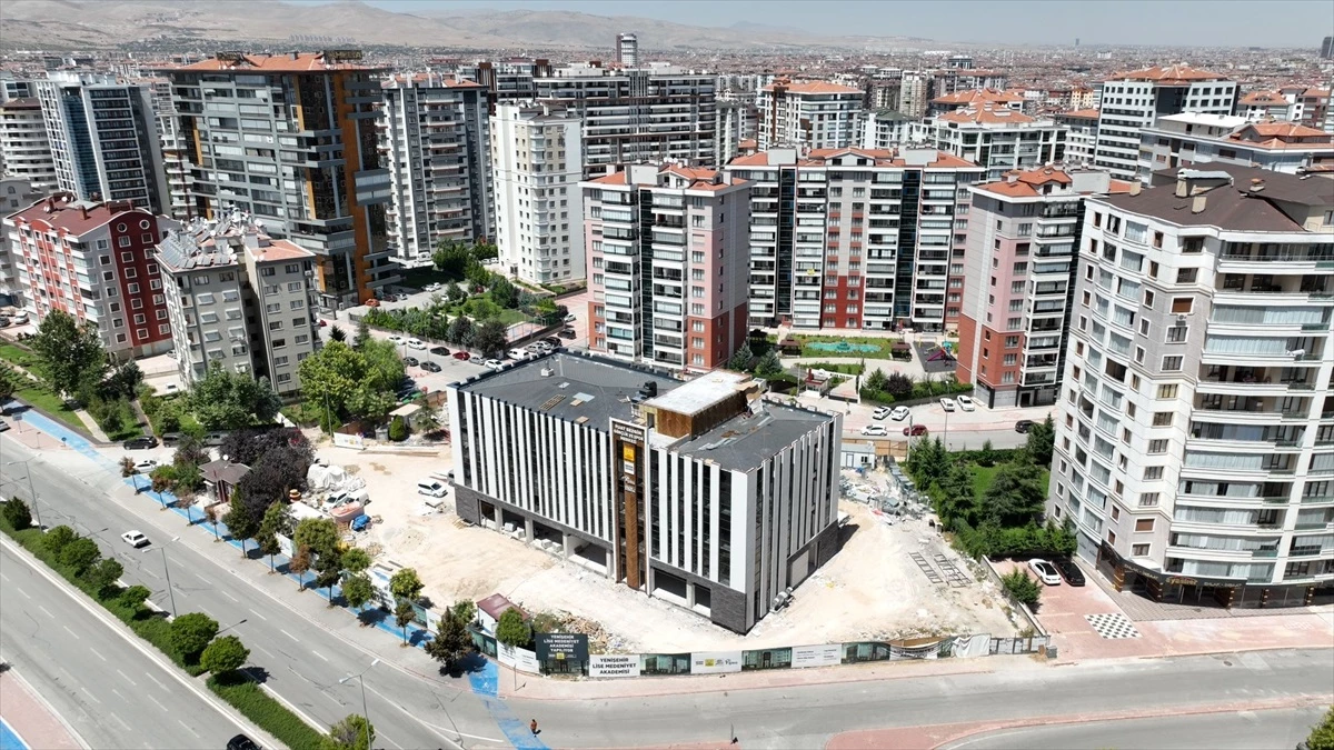 Konya\'da Fuat Sezgin Gençlik ve Spor Merkezi\'nin İnşaatı Tamamlanıyor