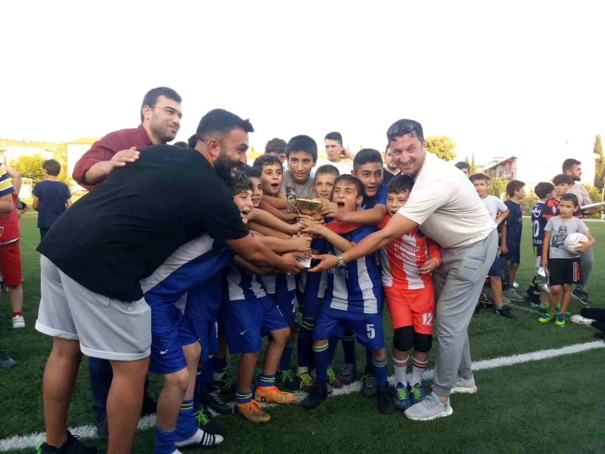 Gediz\'de Yaz Kur\'an Kursları Arası Futbol Turnuvası Tamamlandı