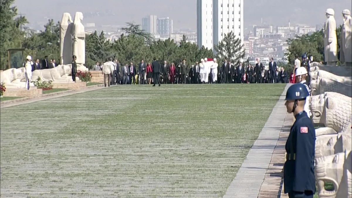 Dışişleri Bakanı Hakan Fidan, Büyükelçiler Konferansı kapsamında Anıtkabir\'i ziyaret etti