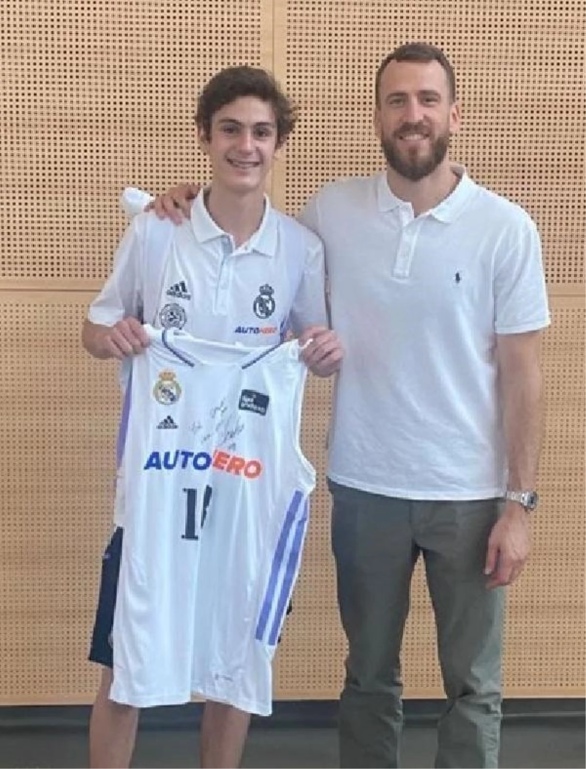 İbrahim Kutluay\'ın oğlu Ömer Kutluay, Real Madrid Basketbol Takımı altyapısına transfer oldu