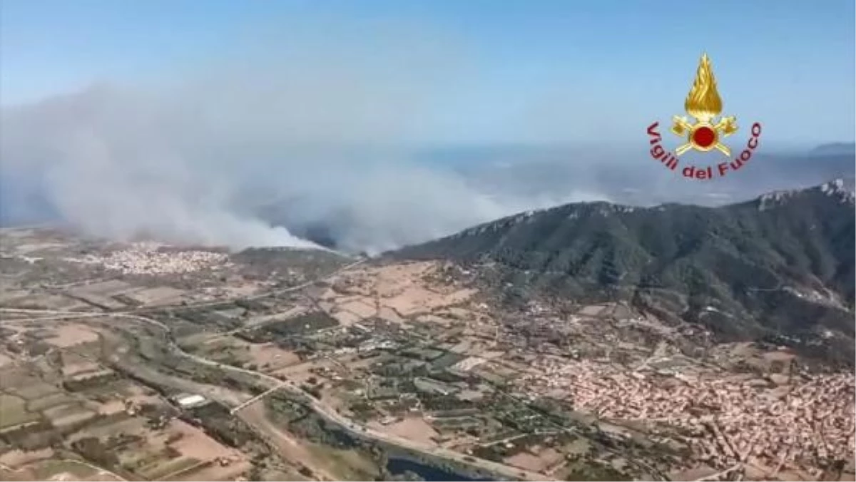 İtalya\'nın Sardinya Adasında Orman Yangını Çıktı