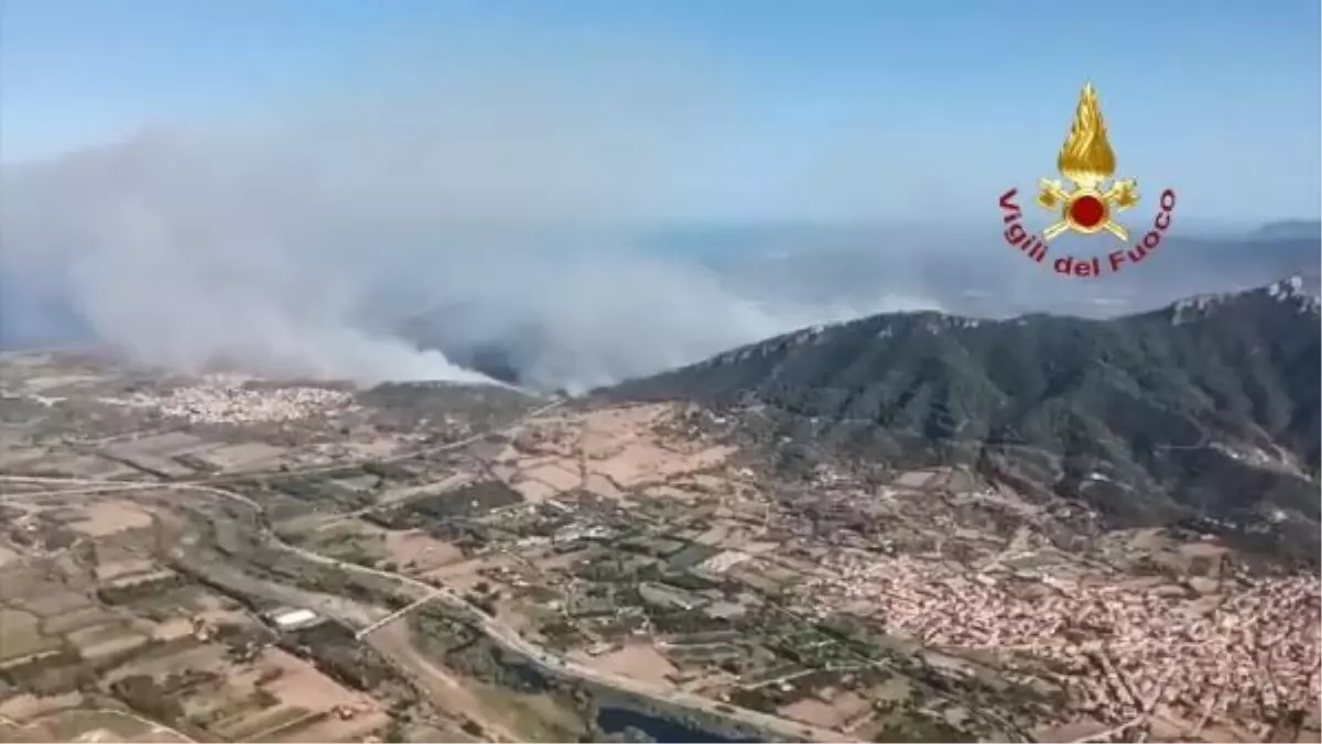 İtalya\'nın Sardinya Adasında Orman Yangını Çıktı