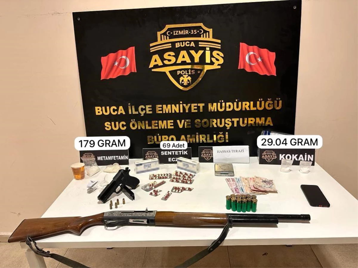İzmir Buca\'da Uyuşturucu Operasyonu: Çok Sayıda Madde ve Silah Ele Geçirildi