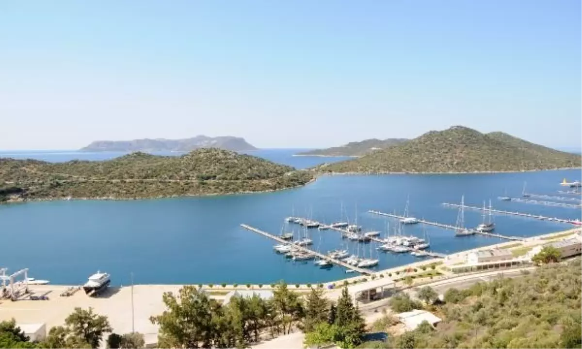 Kaş Yat Limanı\'nda Otel ve Ticari Alan Genişletme Planı Reddedildi