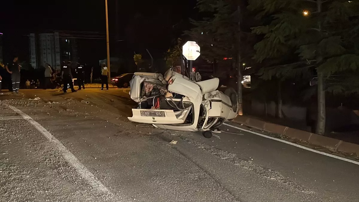 Kocasinan ilçesinde otomobil devrildi, 5 kişi yaralandı
