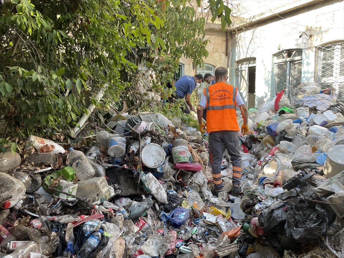 Kilis\'te Yalnız Yaşayan Kişi, Çöple Doldurduğu Evinde Ölü Bulundu