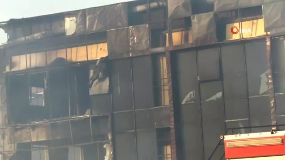 Kimya fabrikasındaki yangında soğutma çalışmaları sürüyor