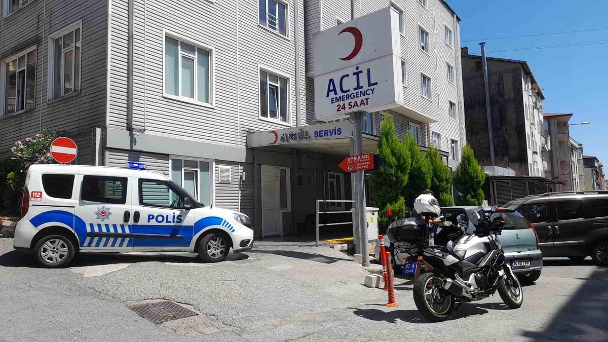 Zonguldak\'ta geri manevra yapan otomobilin çarptığı kadın yaralandı