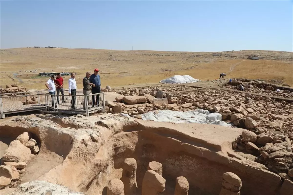 Şanlıurfa Valisi Salih Ayhan, Karahantepe Ören Yeri\'nde Kazı Çalışmalarını İnceledi